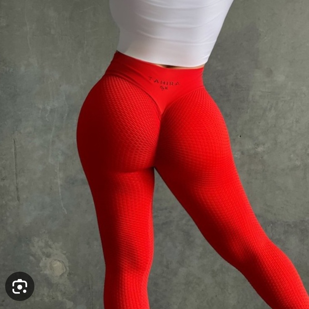 TAHIRA red scrunch butt honeycomb textured workout legging